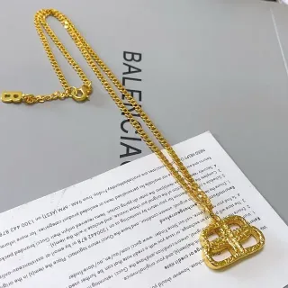 Balenciaga BB Interlocking Pendant Collar de cadena de oro