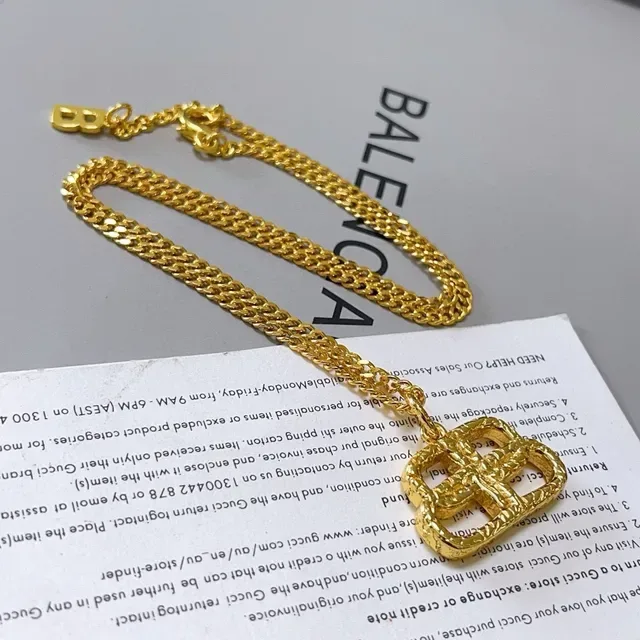 Balenciaga BB Interlocking Pendant सोने की जंजीर हार 3