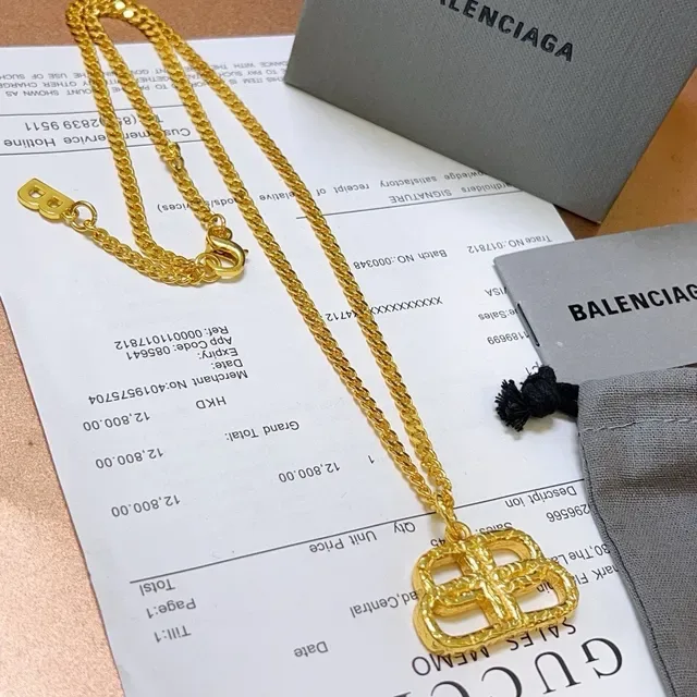 Balenciaga BB Interlocking Pendant सोने की जंजीर हार 6