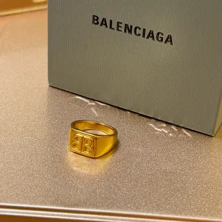 Balenciaga BB Monogram خاتم ذهبي بتصميم ختمي وجه مستطيل