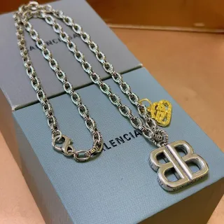 Balenciaga BB चांदी और सोना डबल-B लोगो चेन नेकलैस