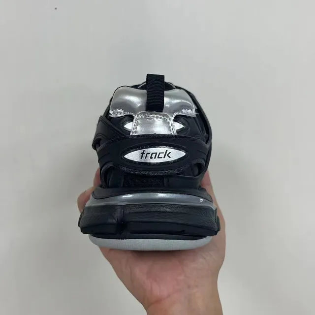 Balenciaga Sneakers Chunky Noires à Semelle Argentée avec Sangle en Cage 5