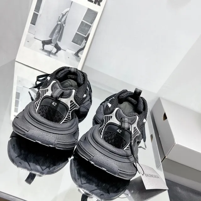 Balenciaga Tênis com sola preta e branca, upper de malha, chunky 2