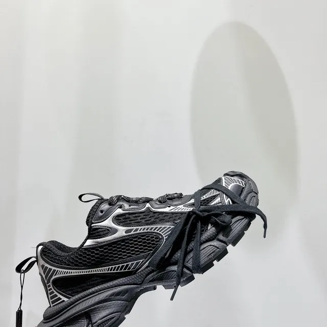 Balenciaga Tênis com sola preta e branca, upper de malha, chunky 3