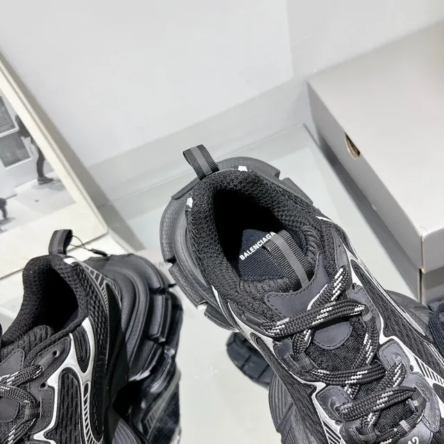 Balenciaga Tênis com sola preta e branca, upper de malha, chunky 4