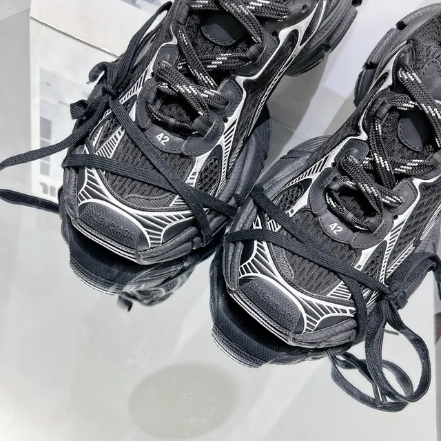 Balenciaga Tênis com sola preta e branca, upper de malha, chunky 5