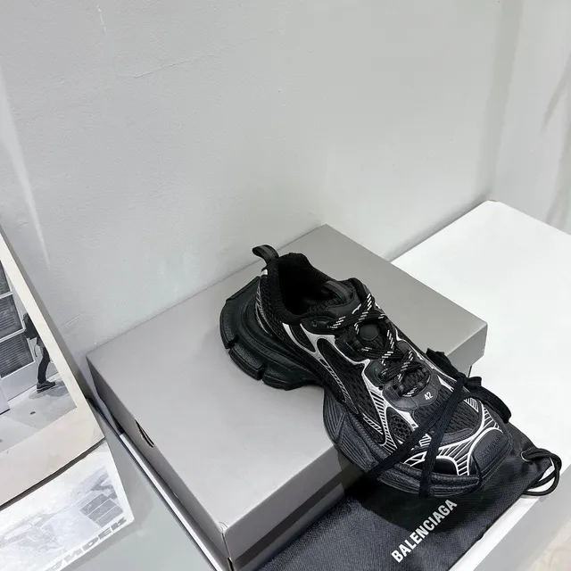 Balenciaga Tênis com sola preta e branca, upper de malha, chunky 7