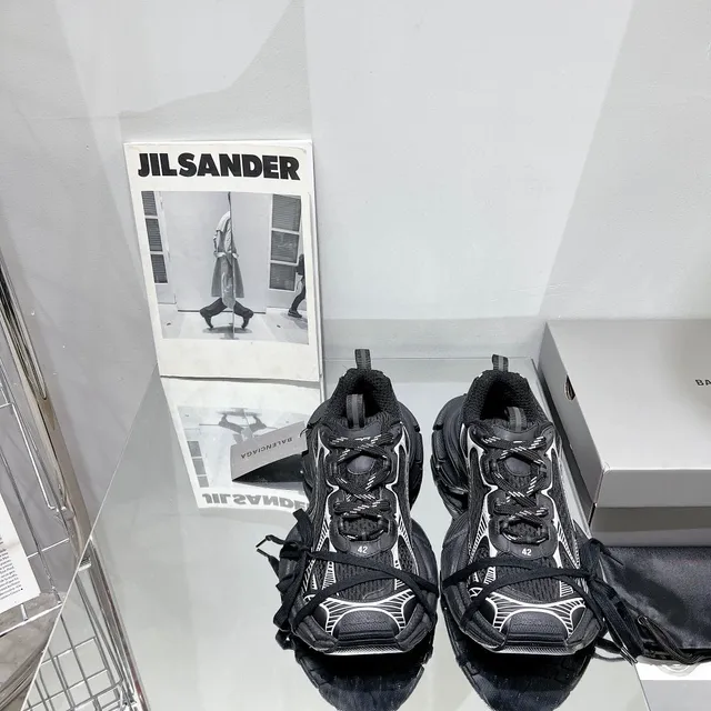 Balenciaga Tênis com sola preta e branca, upper de malha, chunky 9