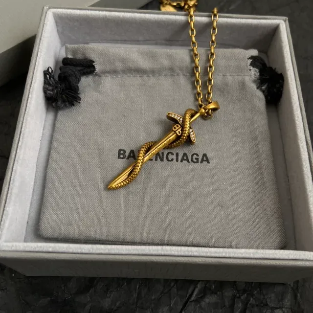 Balenciaga Pingente Daga Corrente Dourada Colar 3