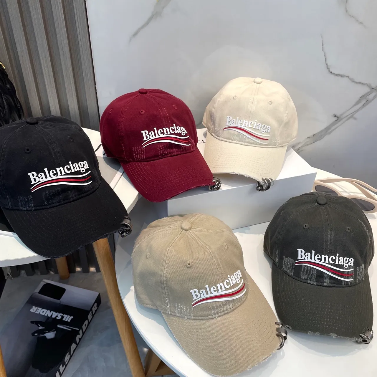 Balenciaga Gorra de béisbol con logo desgastado 2