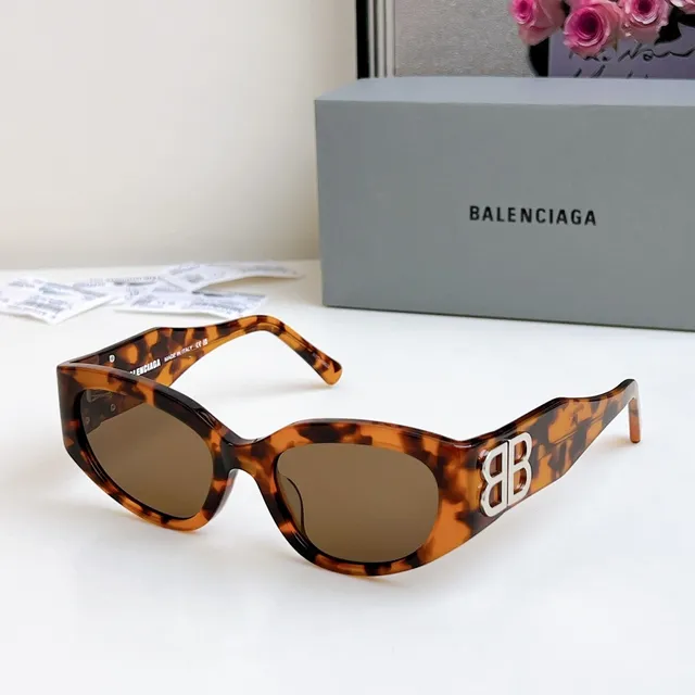 Balenciaga ঘড়ির আকারের ক্যাট আই অ্যাসিটেট সানগ্লাস 2