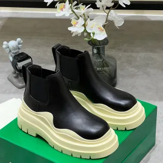 Balenciaga Le Cagole Black and Cream Chelsea Boots