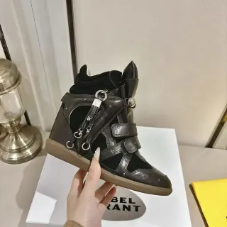 Balenciaga Le Cagole काले पट्टियों वाले एड़ी के जूते