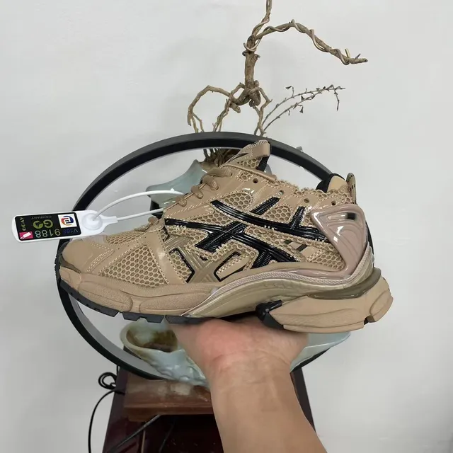 Balenciaga Runner Beige and Black Chunky Sneakers 7