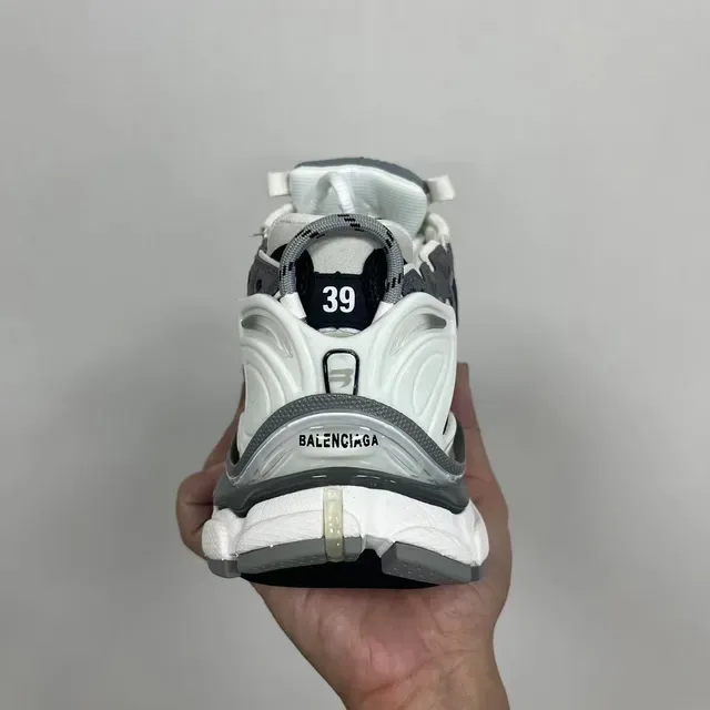 Balenciaga Runner सफेद ग्रे काला डीकंस्ट्रक्टेड चंकी स्नीकर 5
