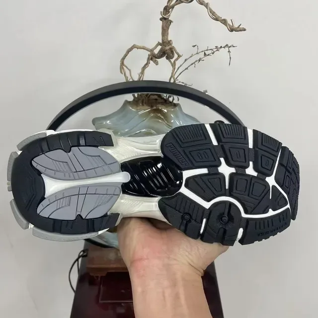 Balenciaga Runner सफेद ग्रे काला डीकंस्ट्रक्टेड चंकी स्नीकर 6