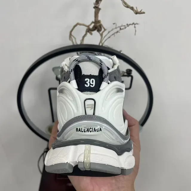 Balenciaga Runner सफेद ग्रे काला डीकंस्ट्रक्टेड चंकी स्नीकर 7