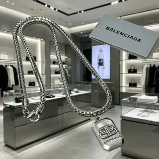Balenciaga 银色编织金属链矩形Logo吊坠项链