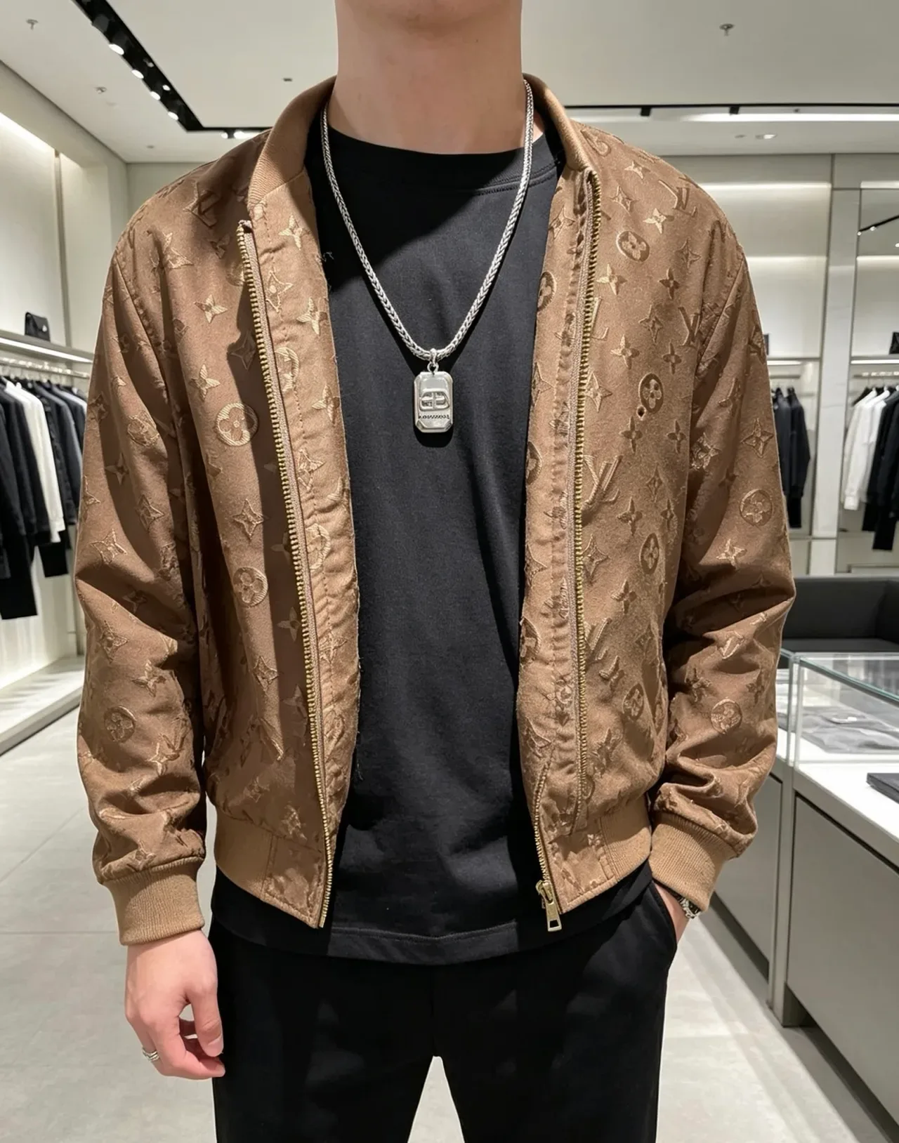 Balenciaga रजत बहावित धातु श्रृंखला आयताकार लोगो पेंडेंट नेकलेस 5