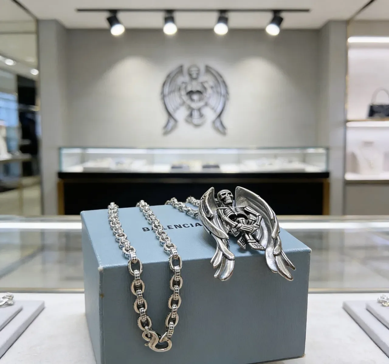 Balenciaga খুলি এঞ্জেল পেন্ডেন্ট সিলভার নেকলেস 3