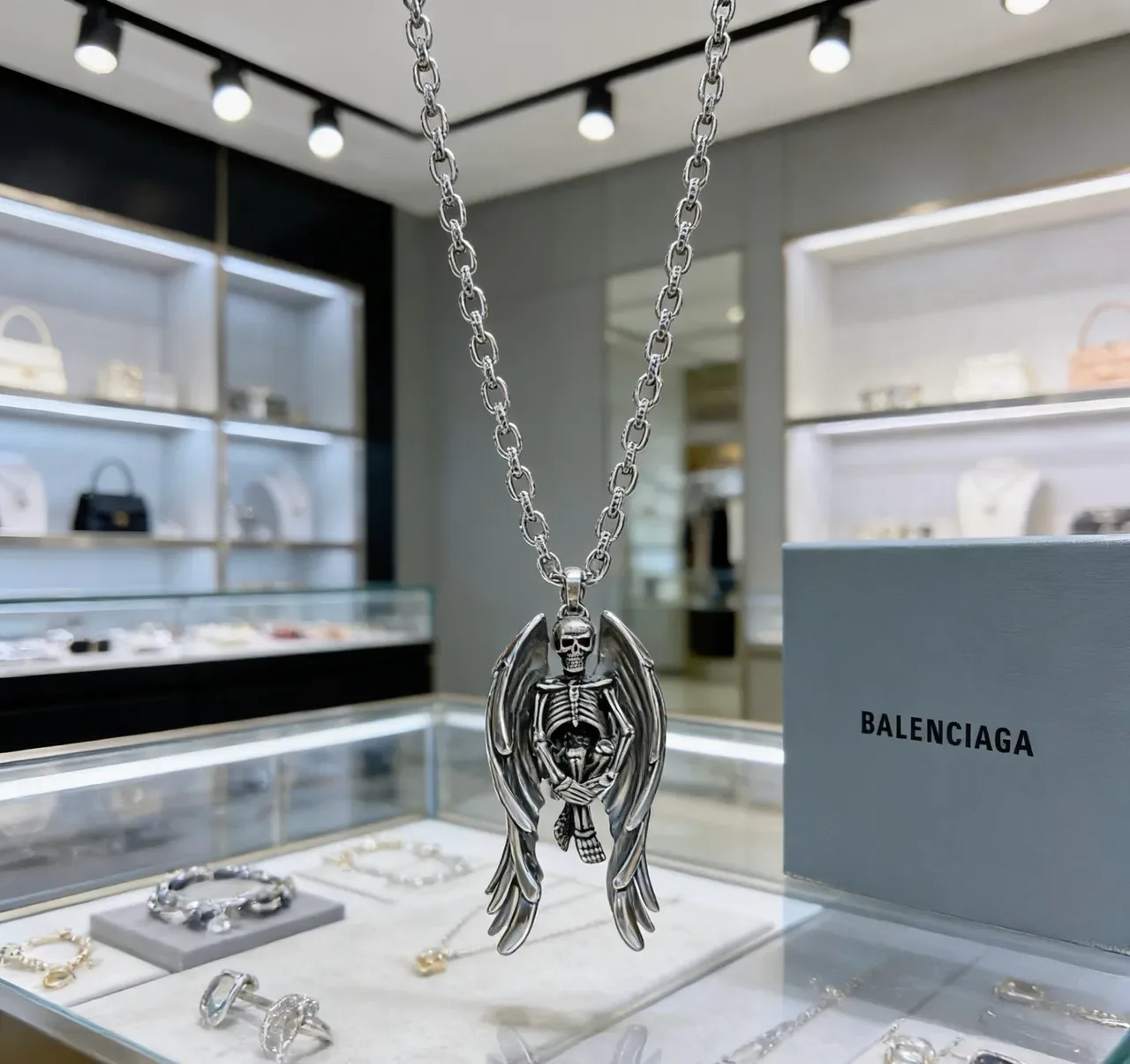 Balenciaga খুলি এঞ্জেল পেন্ডেন্ট সিলভার নেকলেস 6
