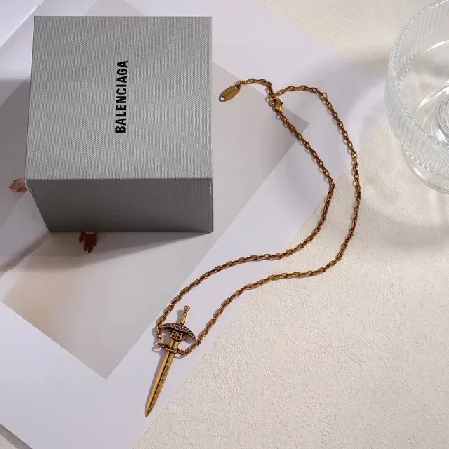 Balenciaga Collar con Colgante Espada Plata y Oro 3