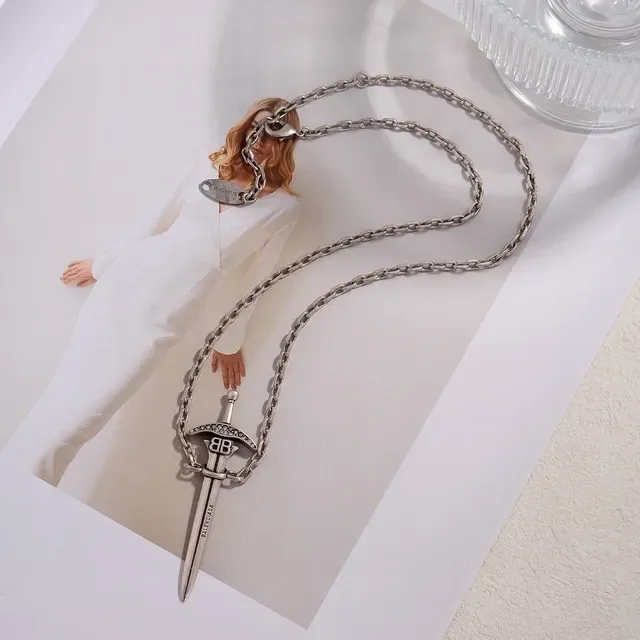 Balenciaga Collar con Colgante Espada Plata y Oro 4