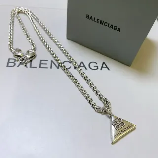 Balenciaga Colgante Triangular Cadena Curb Plata