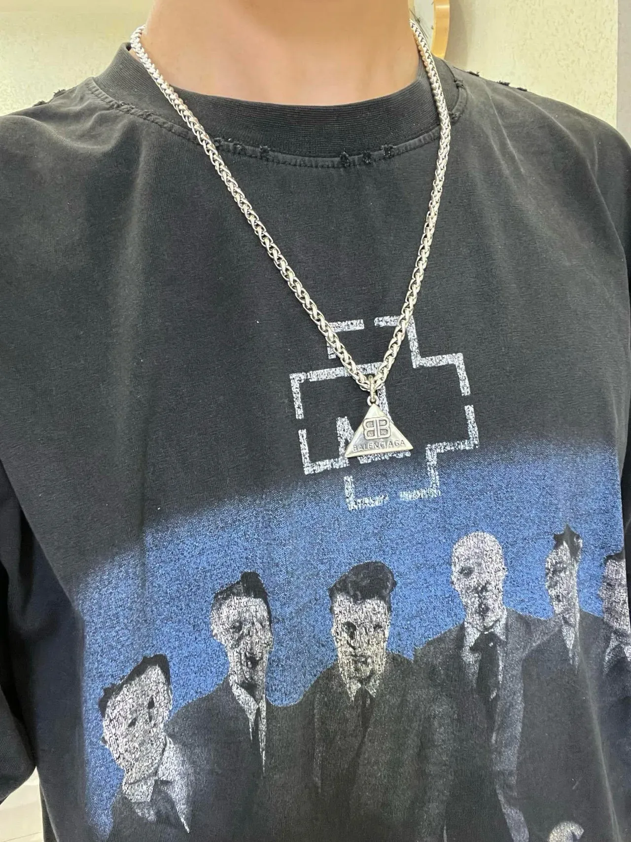 Balenciaga 银色三角吊坠 曲链项链 5