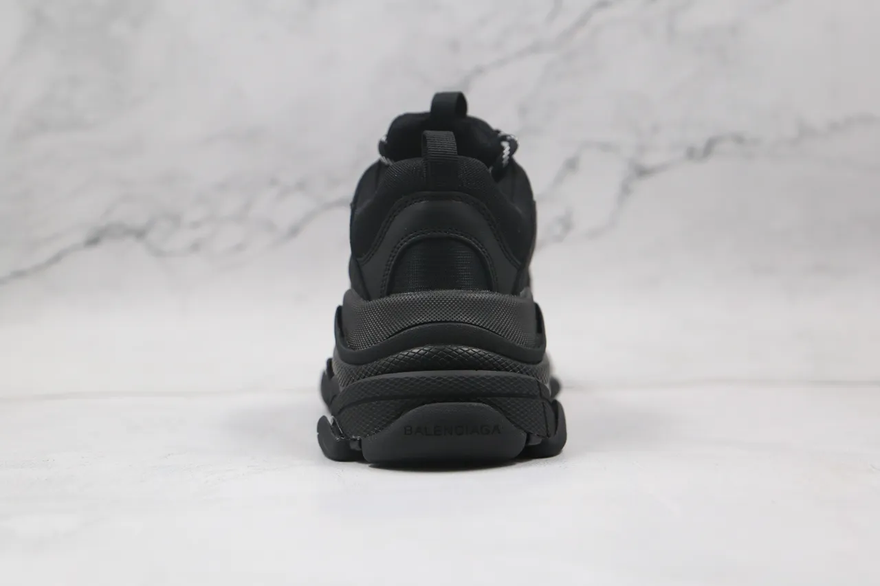 Balenciaga Triple S حذاء رياضي أسود كبير الحجم 3