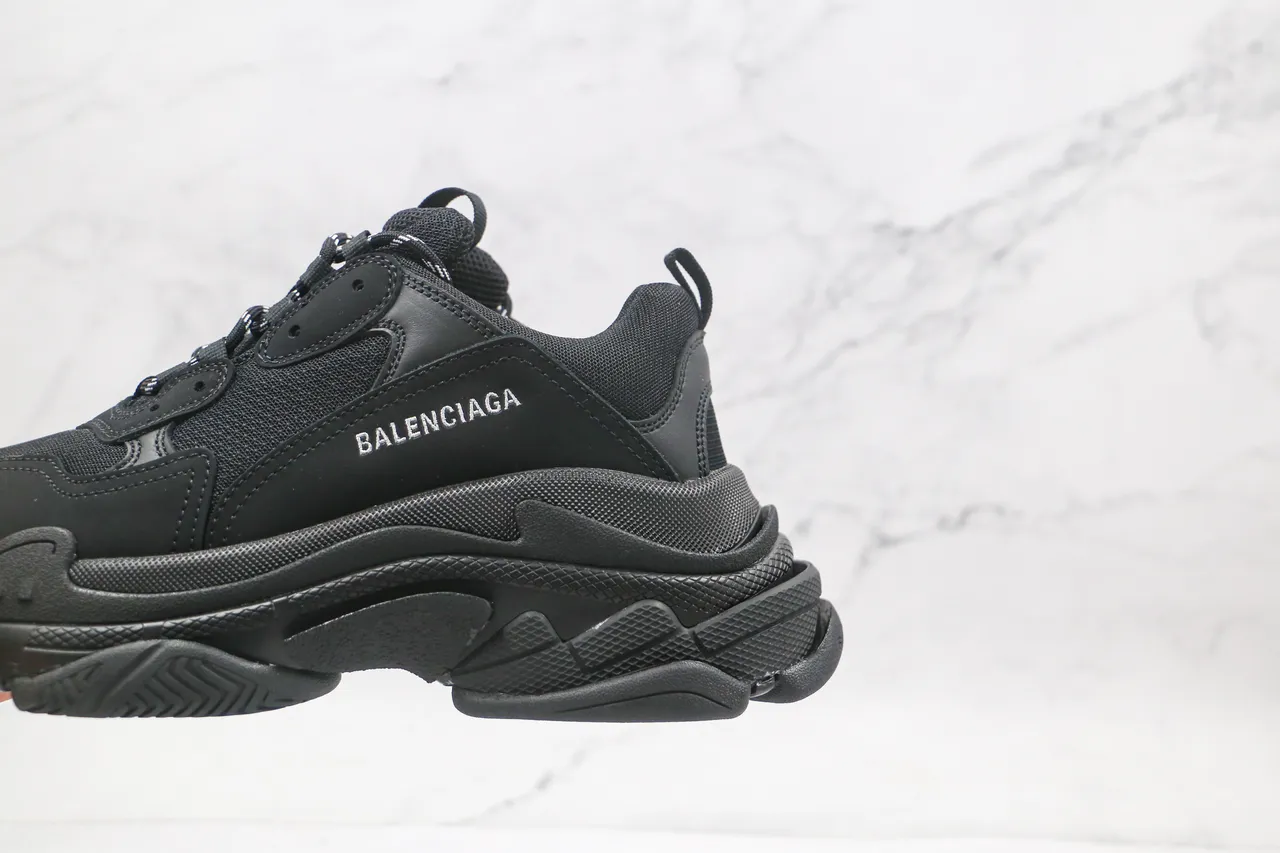 Balenciaga Triple S حذاء رياضي أسود كبير الحجم 5