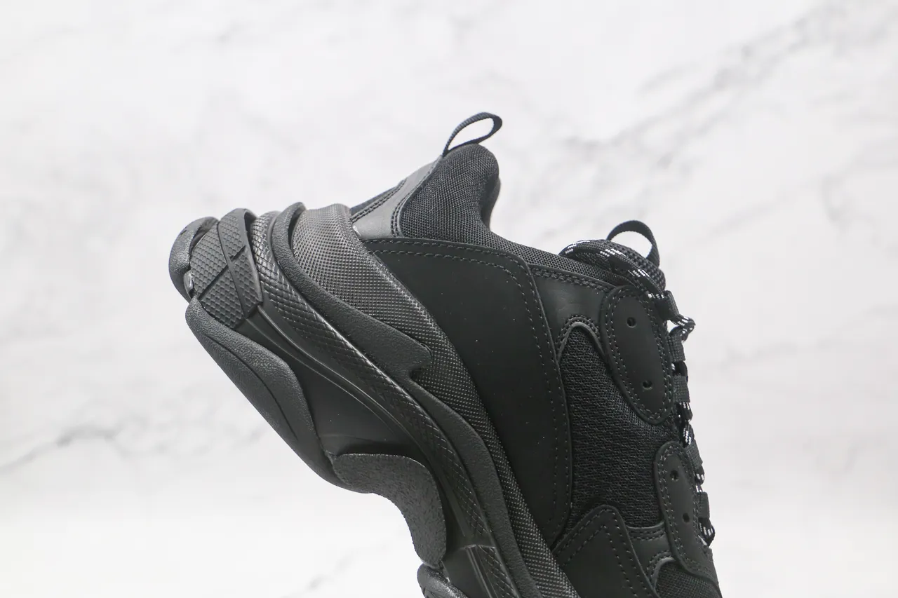 Balenciaga Triple S حذاء رياضي أسود كبير الحجم 7