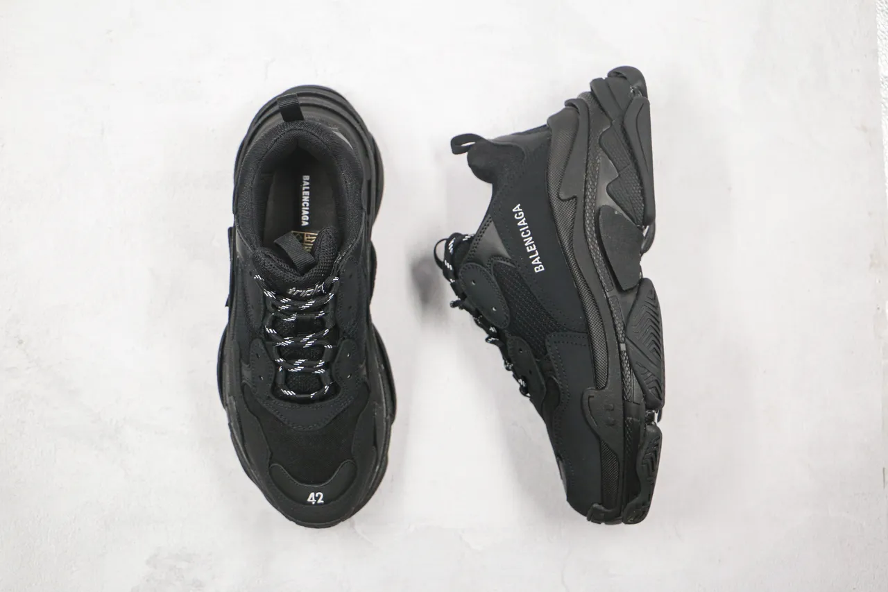 Balenciaga Triple S حذاء رياضي أسود كبير الحجم 8
