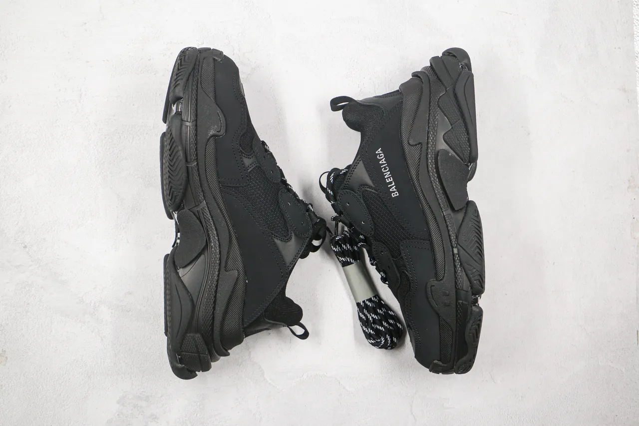 Balenciaga Triple S حذاء رياضي أسود كبير الحجم 9