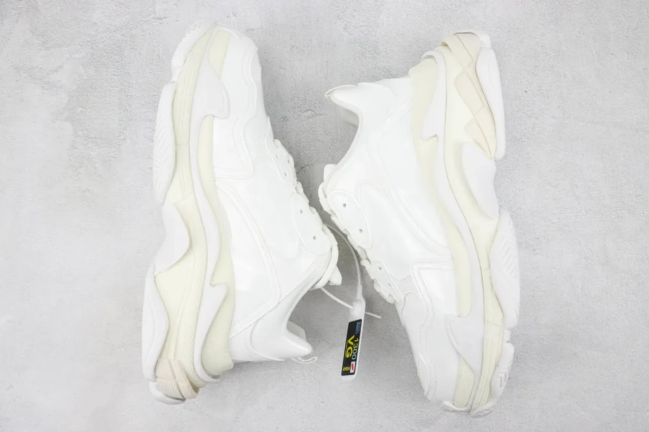 Balenciaga Triple S Sneakers Chunky Blanc et Crème 2