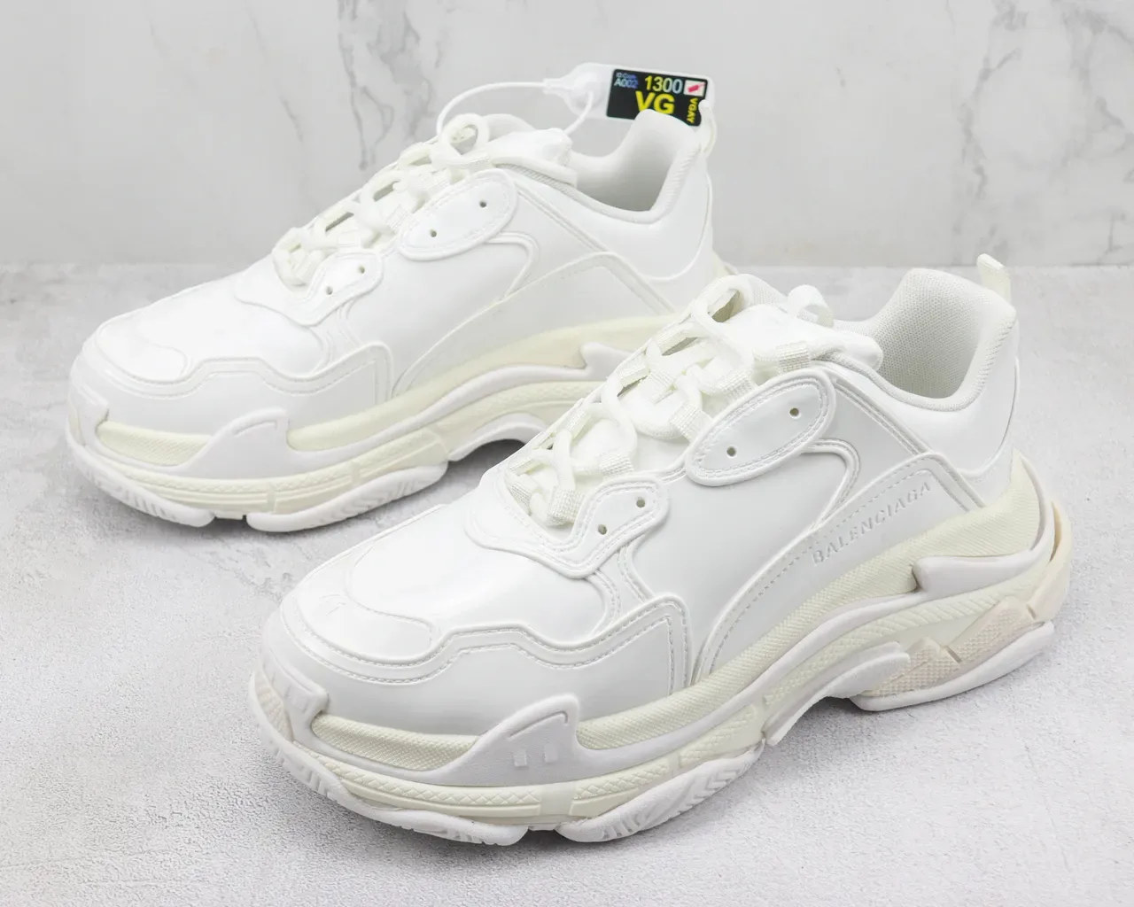 Balenciaga Triple S Sneakers Chunky Blanc et Crème 4