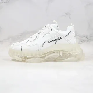 Balenciaga Triple S सफेद लोगो प्रिंट चंकी स्नीकर