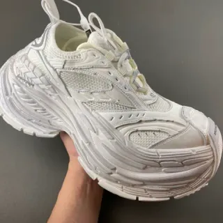 Balenciaga সাদা স্কাল্পটেড সোল লেয়ার্ড মেশ এবং সিন্থেটিক ওভারলে চাঙ্কি স্নিকার