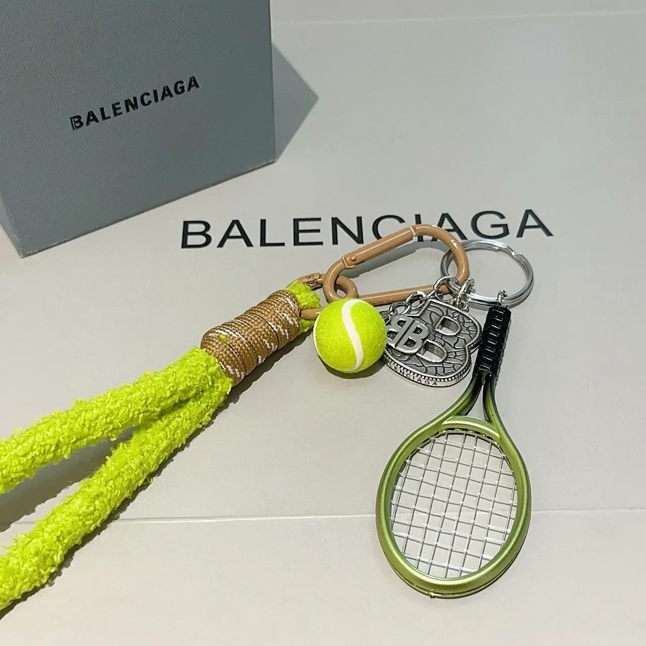 Balenciaga হলুদ সবুজ  টেনিস থিমড  ফজি টেক্সচার্ড  স্ট্র্যাপ  জুয়েলরি 3