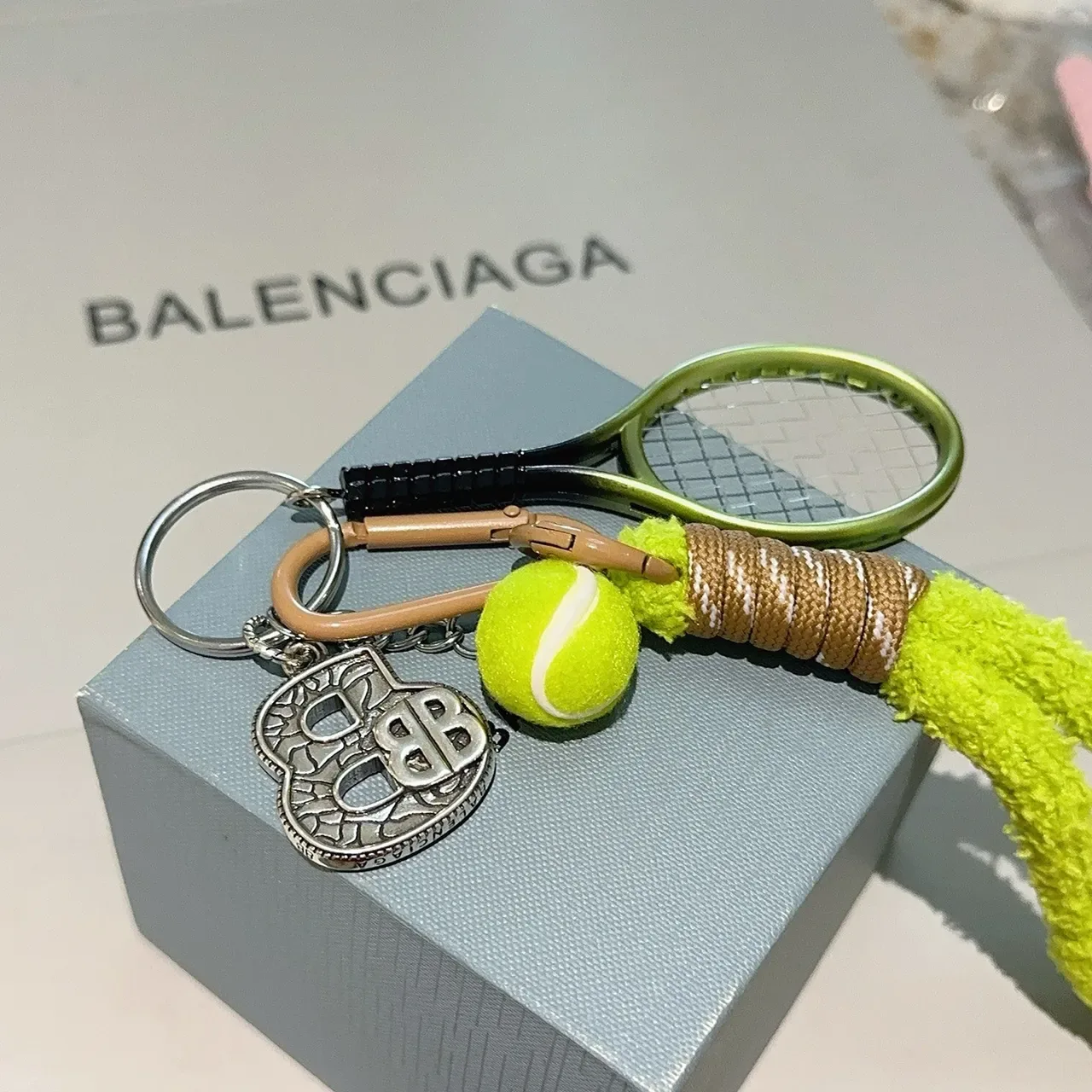 Balenciaga হলুদ সবুজ  টেনিস থিমড  ফজি টেক্সচার্ড  স্ট্র্যাপ  জুয়েলরি 5