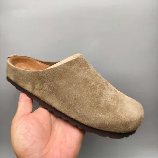 Birkenstock Boston सुड टैन स्लिपर्स