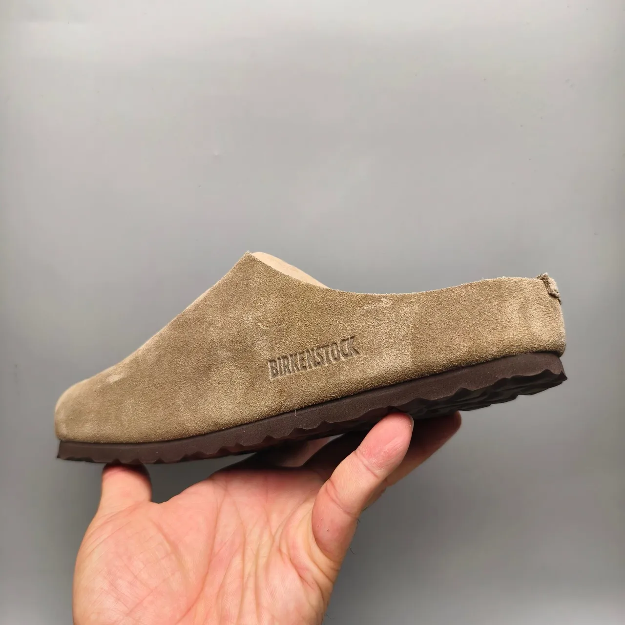 Birkenstock Boston सुड टैन स्लिपर्स 5