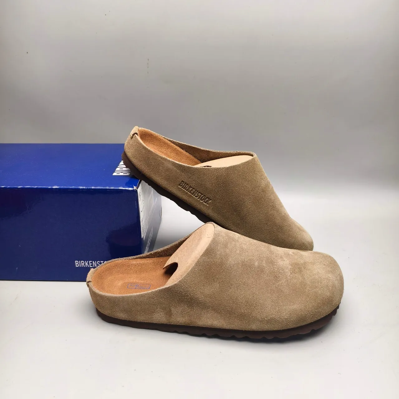 Birkenstock Boston सुड टैन स्लिपर्स 6