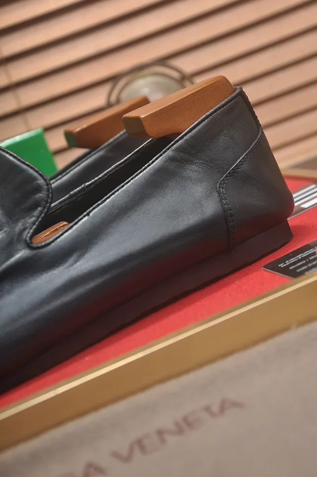 Bottega Veneta Andiamo mocasines de cuero negro slip-on 2