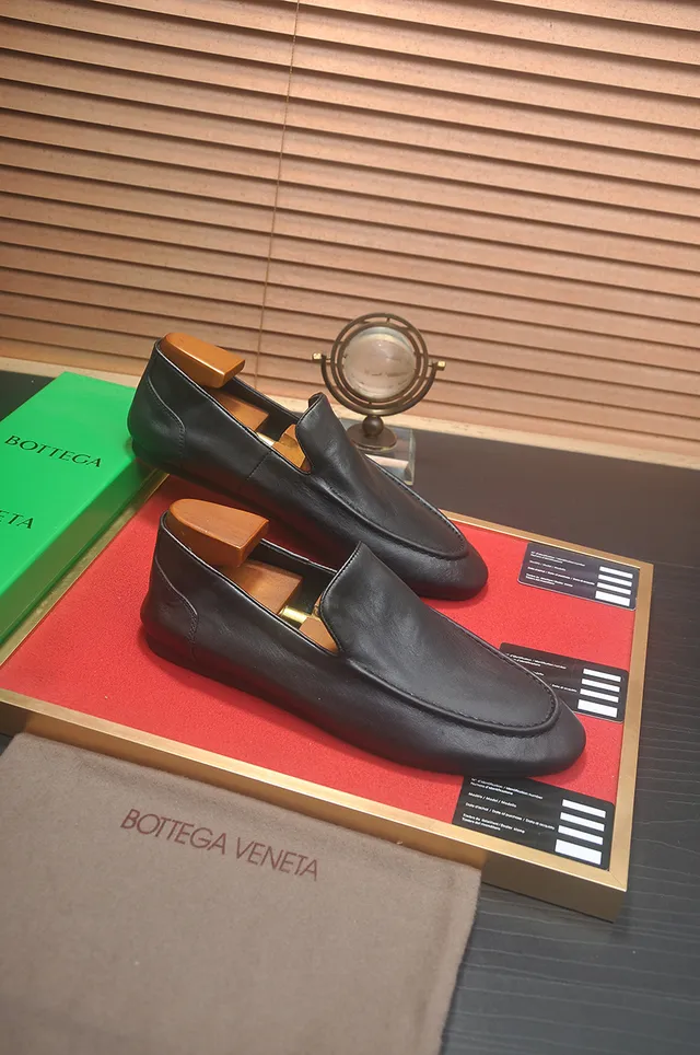 Bottega Veneta Andiamo mocasines de cuero negro slip-on 4