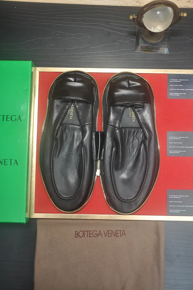 Bottega Veneta Andiamo mocasines de cuero negro slip-on 5