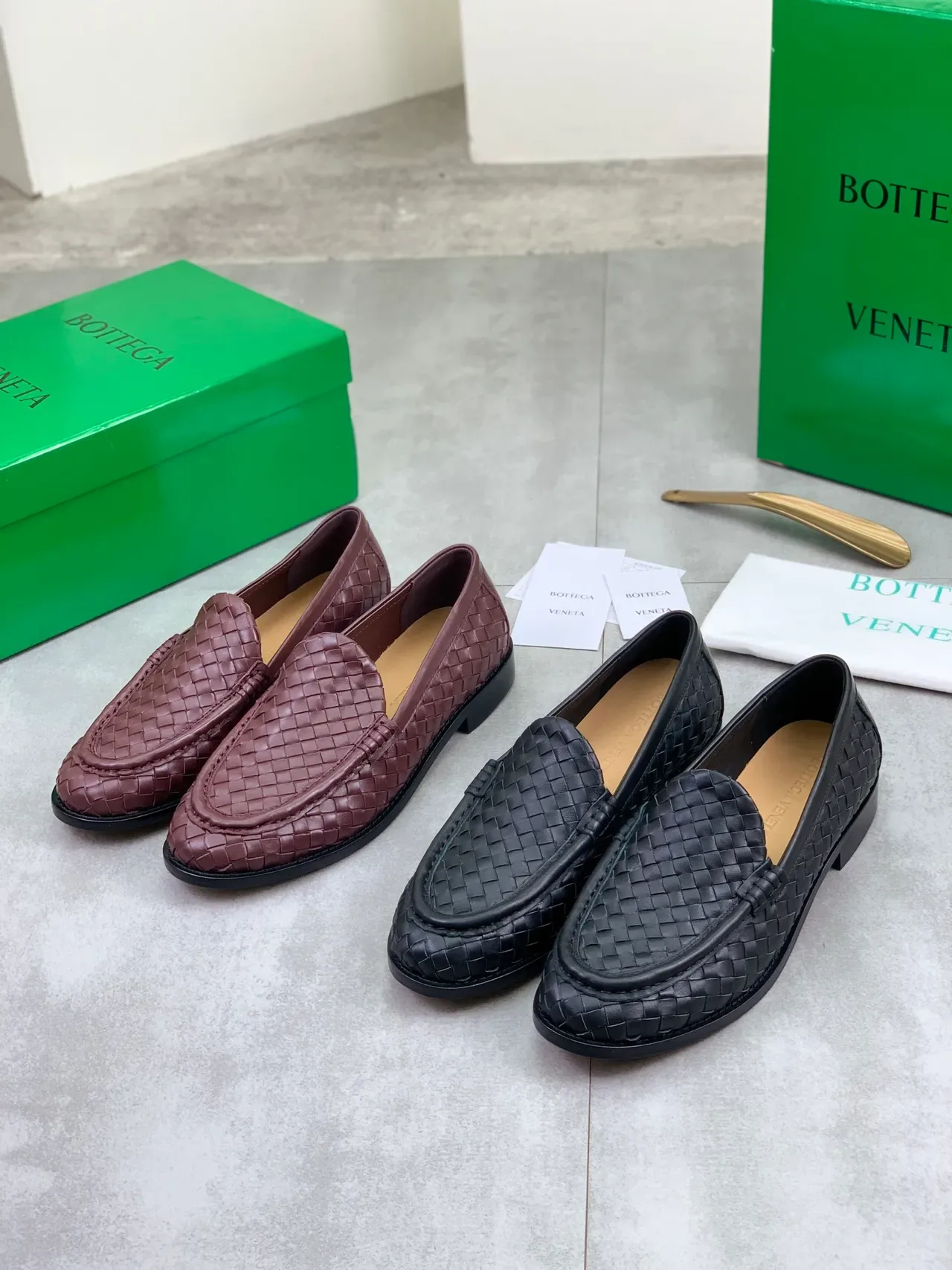 Bottega Veneta Andiamo بني أسود منسوج Intrecciato جلد Moccasin-Stitched Vamp Loafer 2
