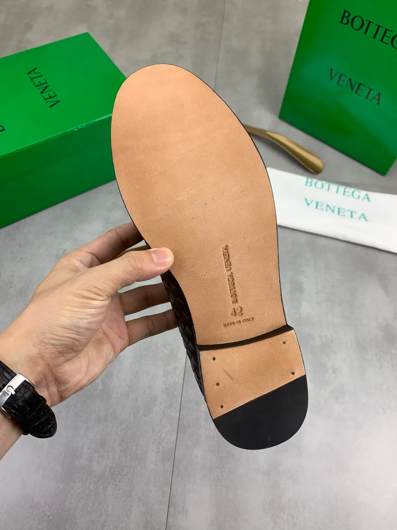 Bottega Veneta Andiamo بني أسود منسوج Intrecciato جلد Moccasin-Stitched Vamp Loafer 4