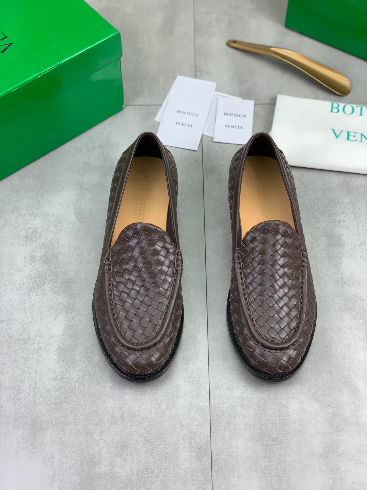 Bottega Veneta Andiamo بني أسود منسوج Intrecciato جلد Moccasin-Stitched Vamp Loafer 5