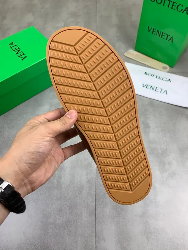 Bottega Veneta Andiamo Sandales à brides croisées en cuir d'autruche embossé 2
